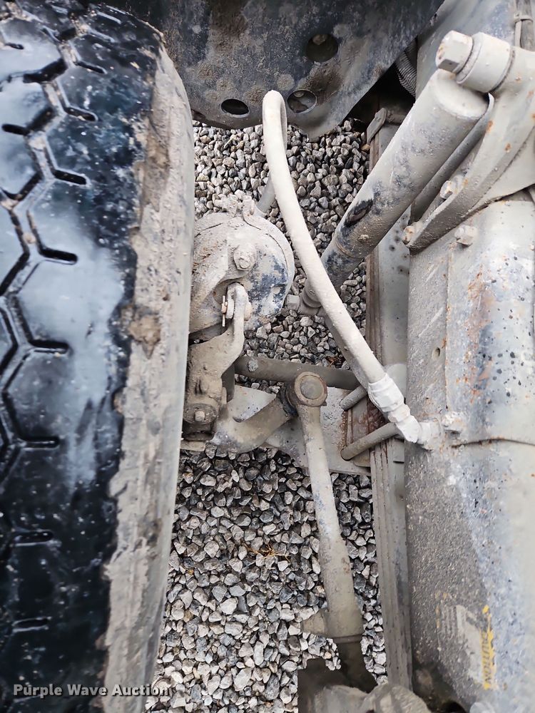 image for item DN7140 1996 Mack  roll-off container truck