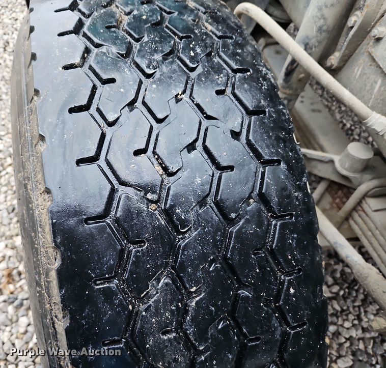 image for item DN7140 1996 Mack  roll-off container truck