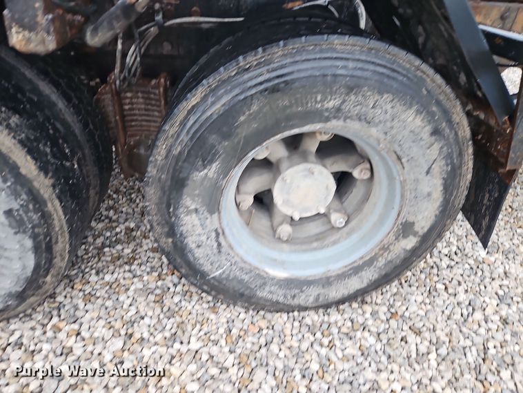 image for item DN7140 1996 Mack  roll-off container truck