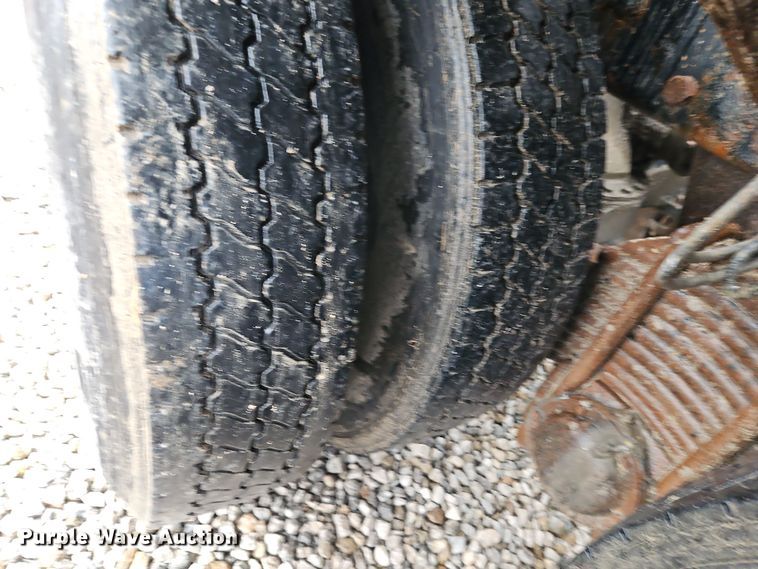 image for item DN7140 1996 Mack  roll-off container truck