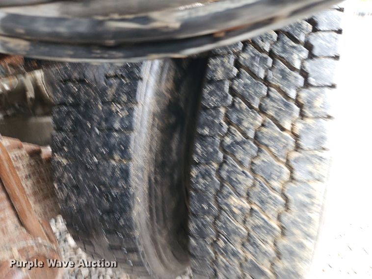 image for item DN7140 1996 Mack  roll-off container truck