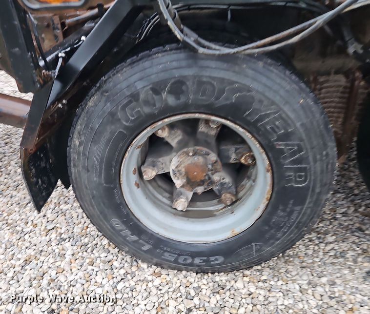 image for item DN7140 1996 Mack  roll-off container truck