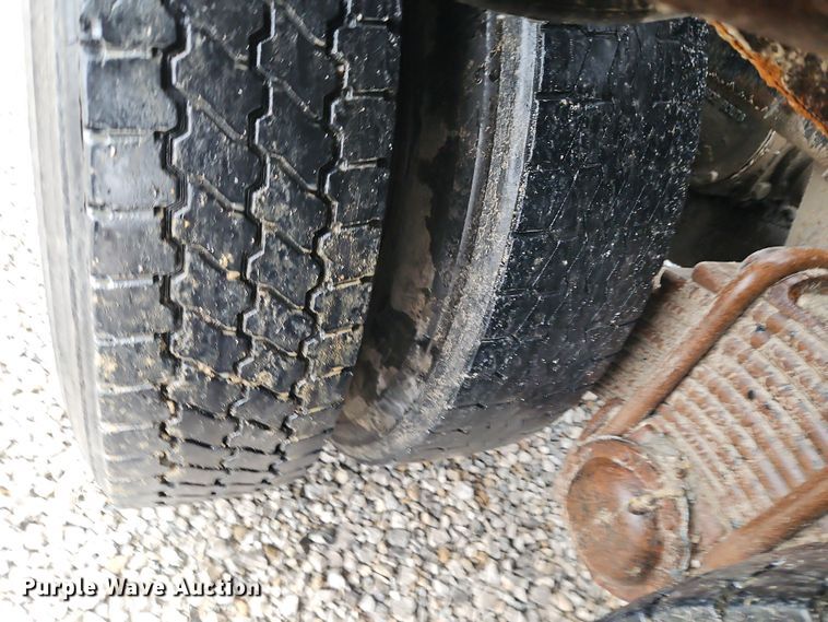 image for item DN7140 1996 Mack  roll-off container truck