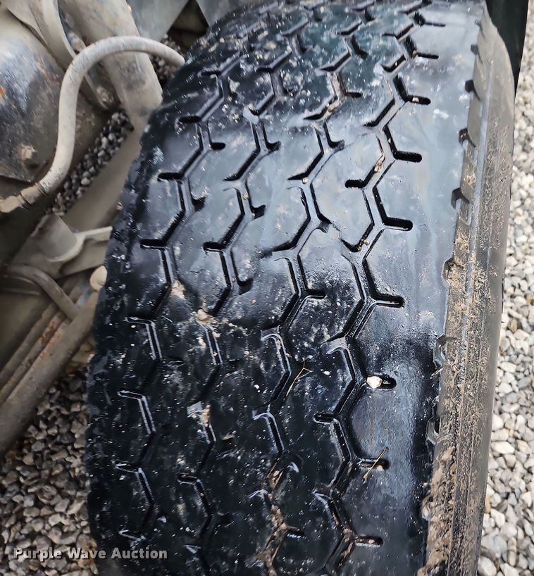 image for item DN7140 1996 Mack  roll-off container truck