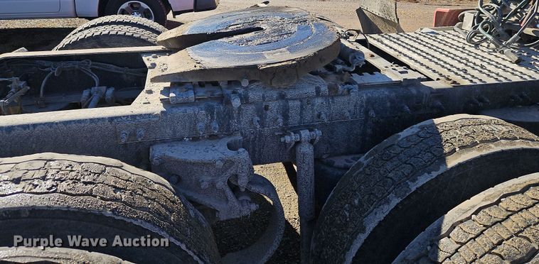 image for item DN7146 2013 Peterbilt 386  semi truck