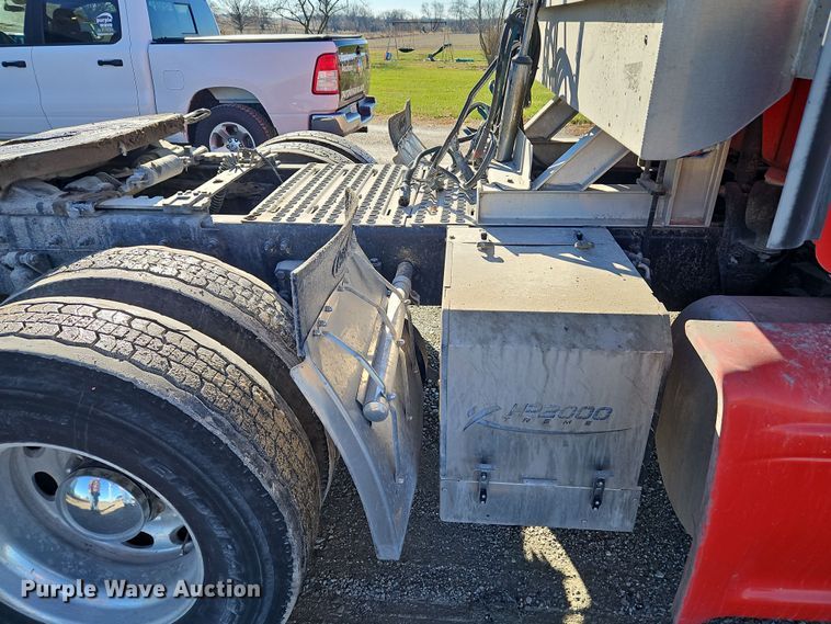 image for item DN7146 2013 Peterbilt 386  semi truck