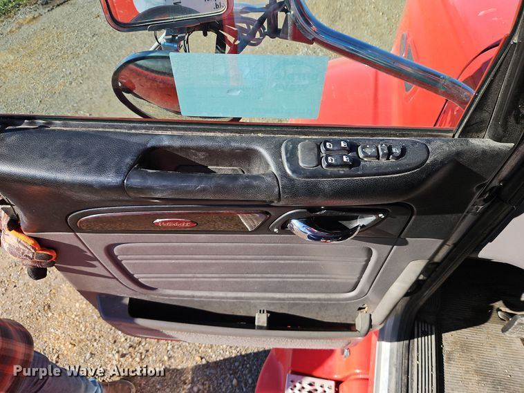 image for item DN7146 2013 Peterbilt 386  semi truck