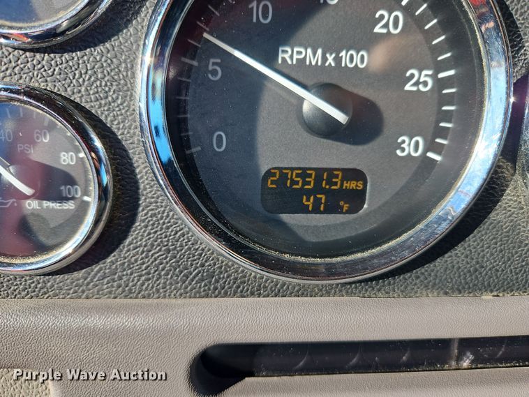 image for item DN7146 2013 Peterbilt 386  semi truck