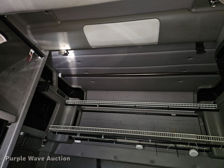 image for item DN7146 2013 Peterbilt 386  semi truck