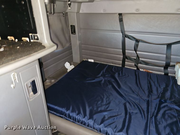 image for item DN7146 2013 Peterbilt 386  semi truck