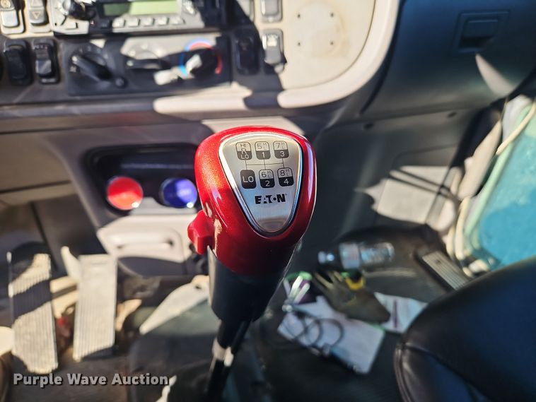 image for item DN7146 2013 Peterbilt 386  semi truck