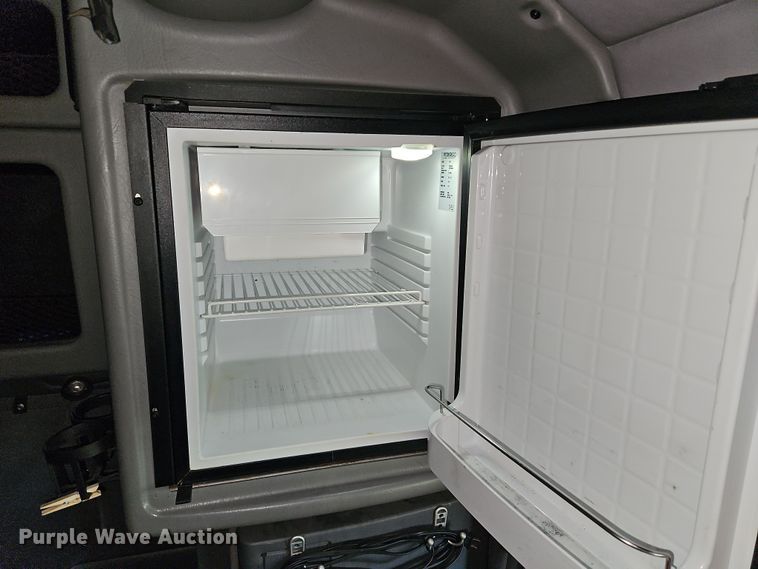 image for item DN7146 2013 Peterbilt 386  semi truck