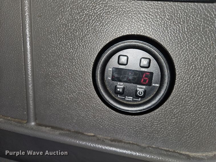 image for item DN7146 2013 Peterbilt 386  semi truck