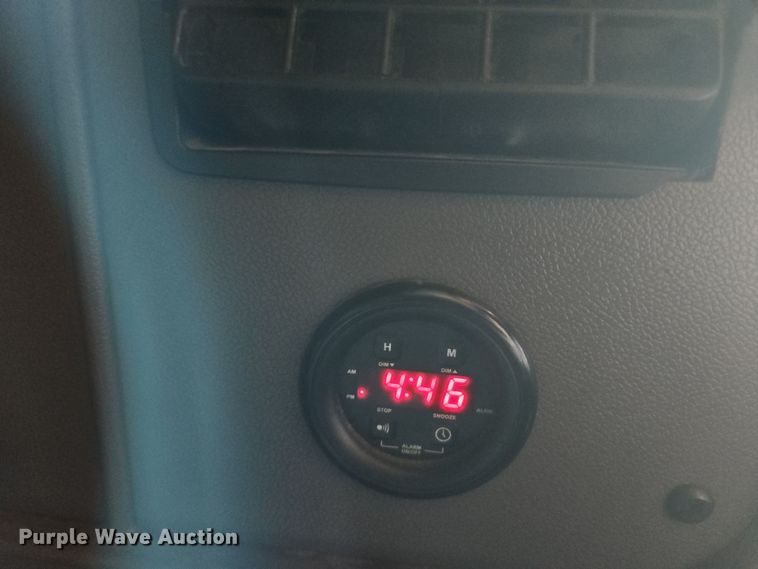 image for item DN7146 2013 Peterbilt 386  semi truck