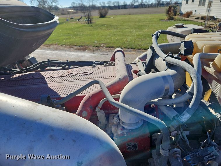 image for item DN7146 2013 Peterbilt 386  semi truck