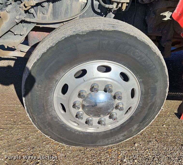 image for item DN7146 2013 Peterbilt 386  semi truck