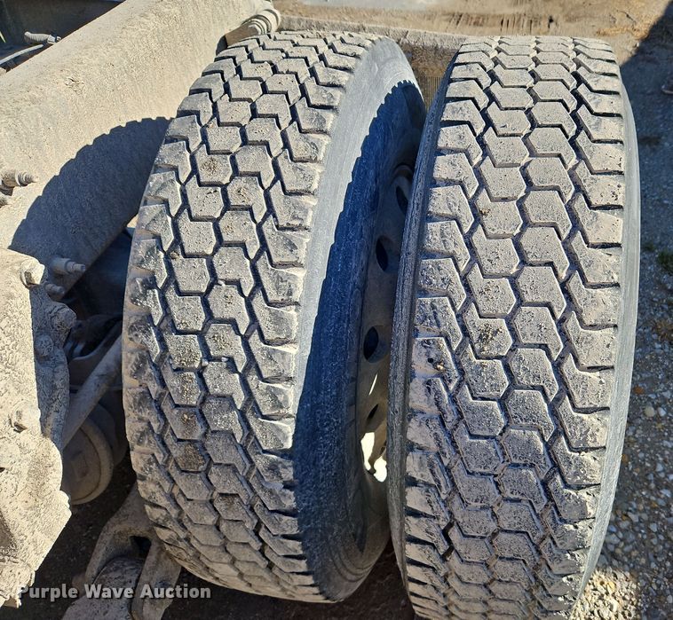 image for item DN7146 2013 Peterbilt 386  semi truck