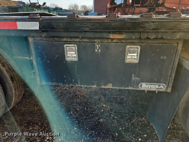 image for item DN7149 2001 Transcraft  flatbed trailer