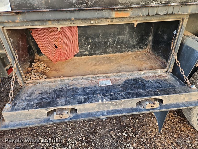 image for item DN7149 2001 Transcraft  flatbed trailer