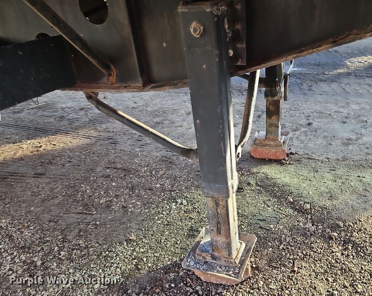 image for item DN7149 2001 Transcraft  flatbed trailer