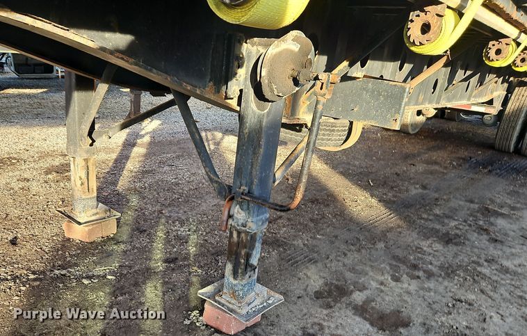 image for item DN7149 2001 Transcraft  flatbed trailer