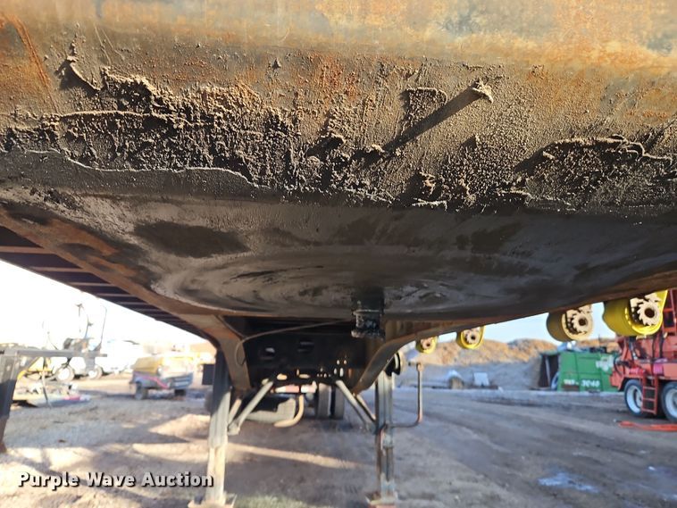 image for item DN7149 2001 Transcraft  flatbed trailer