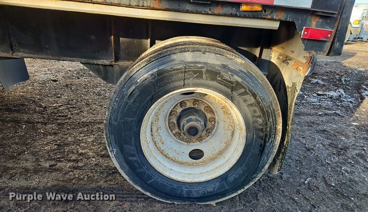 image for item DN7149 2001 Transcraft  flatbed trailer