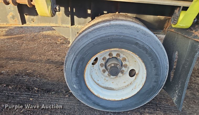 image for item DN7149 2001 Transcraft  flatbed trailer