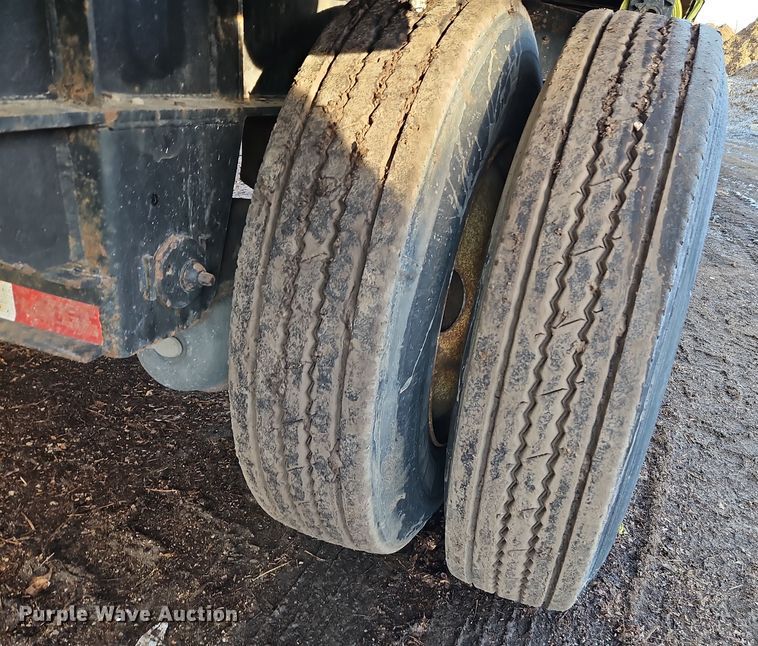 image for item DN7149 2001 Transcraft  flatbed trailer