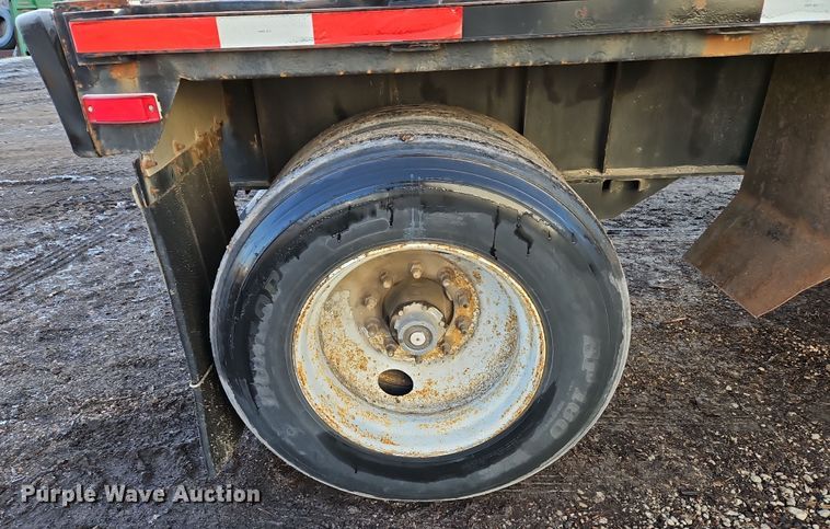 image for item DN7149 2001 Transcraft  flatbed trailer