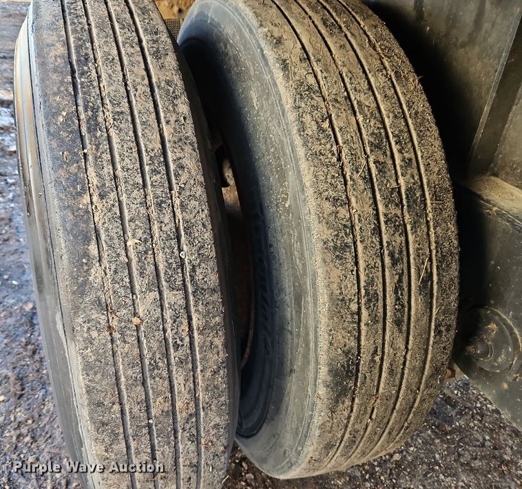 image for item DN7149 2001 Transcraft  flatbed trailer