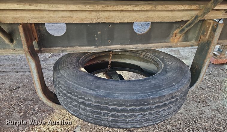 image for item DN7149 2001 Transcraft  flatbed trailer