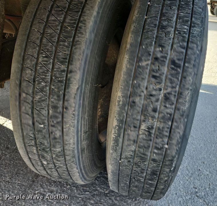 image for item DN7156 1999 Trailmobile  refrigerated van trailer