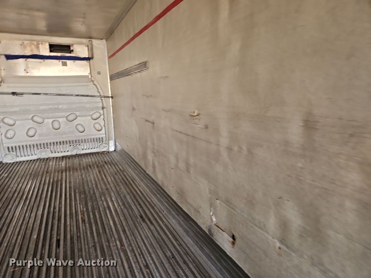 image for item DN7157 2004 Utility VS2RA  refrigerated van trailer