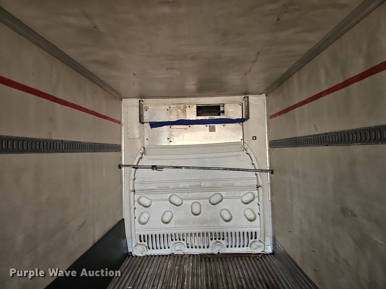 image for item DN7157 2004 Utility VS2RA  refrigerated van trailer