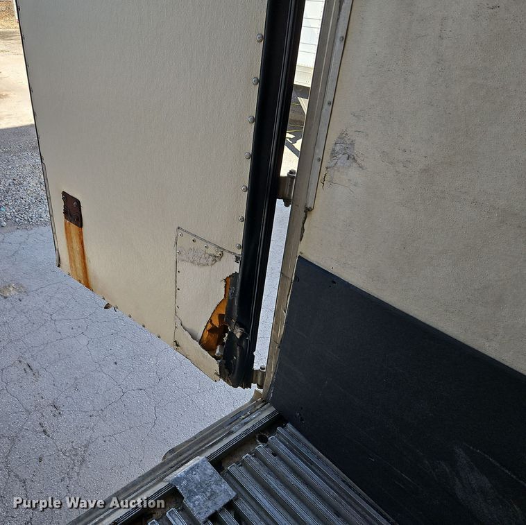 image for item DN7157 2004 Utility VS2RA  refrigerated van trailer