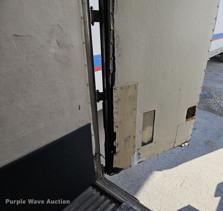 image for item DN7157 2004 Utility VS2RA  refrigerated van trailer