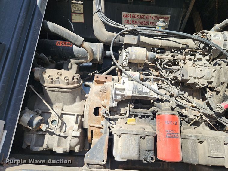 image for item DN7157 2004 Utility VS2RA  refrigerated van trailer