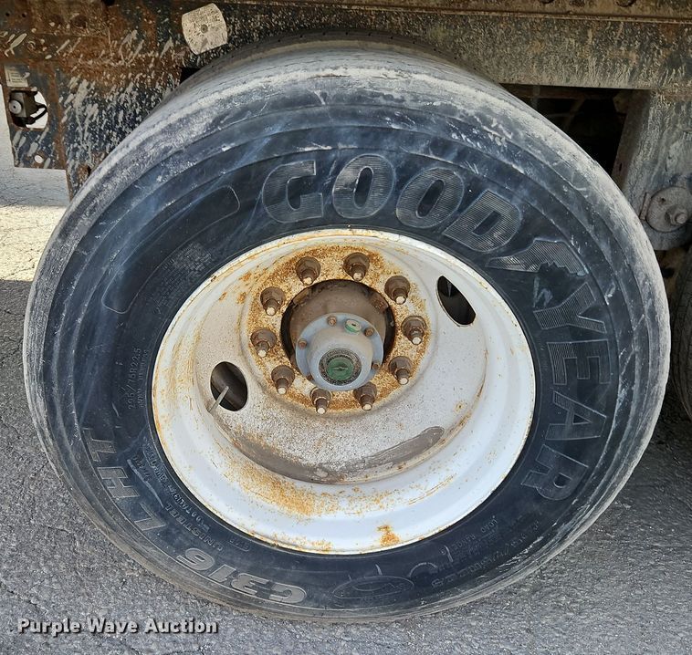 image for item DN7157 2004 Utility VS2RA  refrigerated van trailer