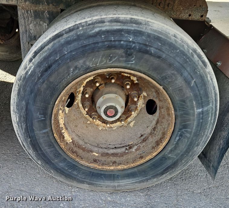 image for item DN7157 2004 Utility VS2RA  refrigerated van trailer