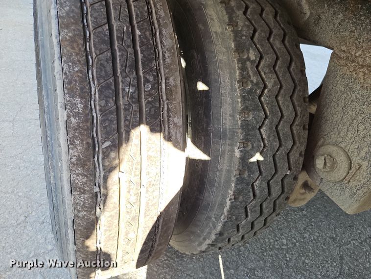 image for item DN7157 2004 Utility VS2RA  refrigerated van trailer