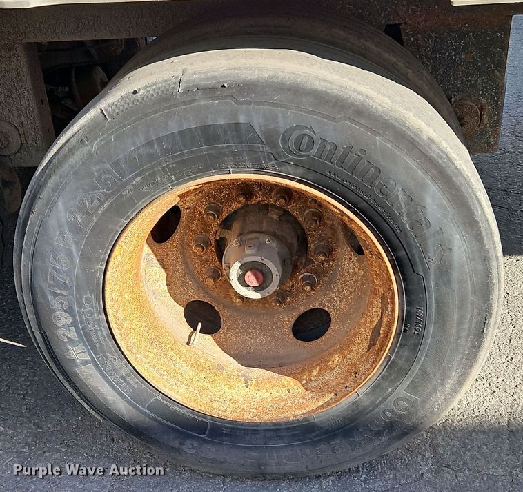 image for item DN7157 2004 Utility VS2RA  refrigerated van trailer