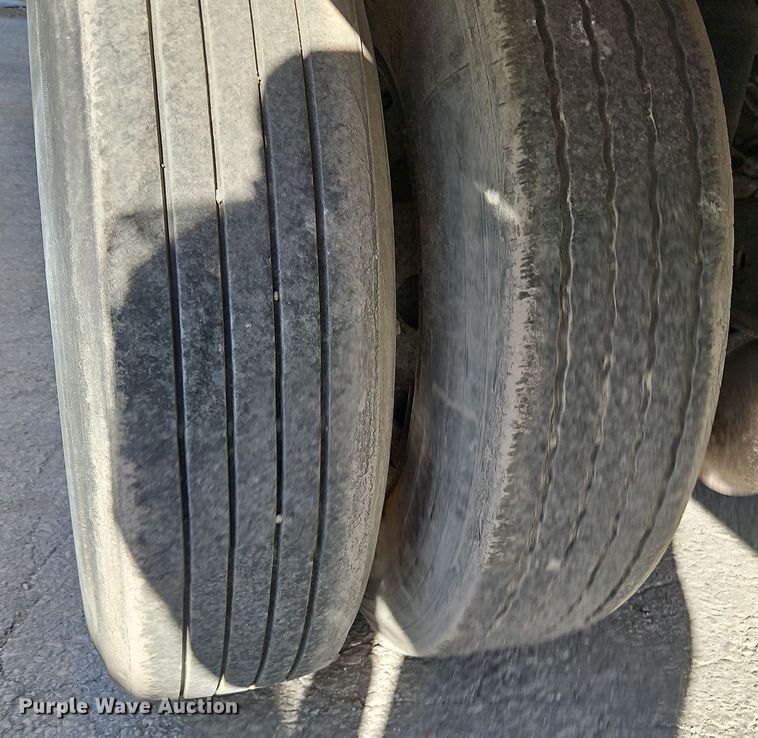 image for item DN7157 2004 Utility VS2RA  refrigerated van trailer