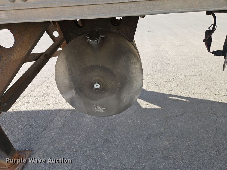 image for item DN7158 2005 Utility VS2RA  refrigerated van trailer