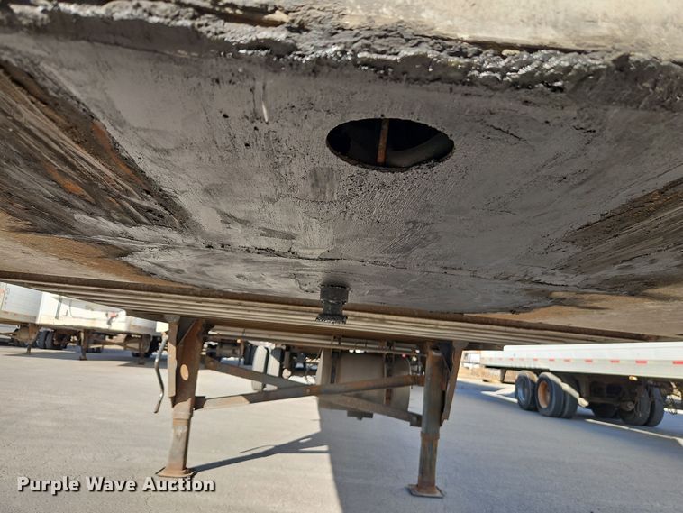 image for item DN7158 2005 Utility VS2RA  refrigerated van trailer