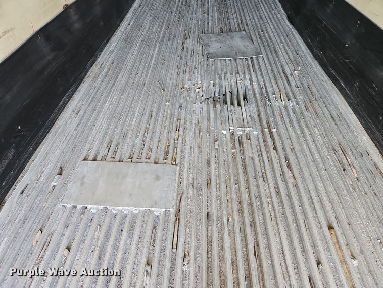 image for item DN7158 2005 Utility VS2RA  refrigerated van trailer