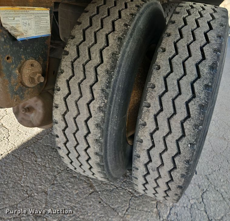 image for item DN7158 2005 Utility VS2RA  refrigerated van trailer