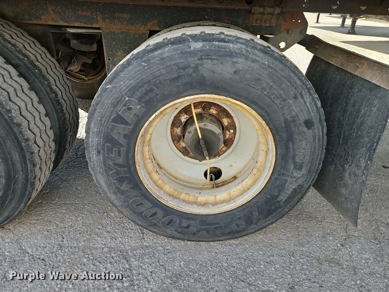 image for item DN7158 2005 Utility VS2RA  refrigerated van trailer