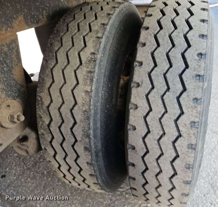 image for item DN7158 2005 Utility VS2RA  refrigerated van trailer