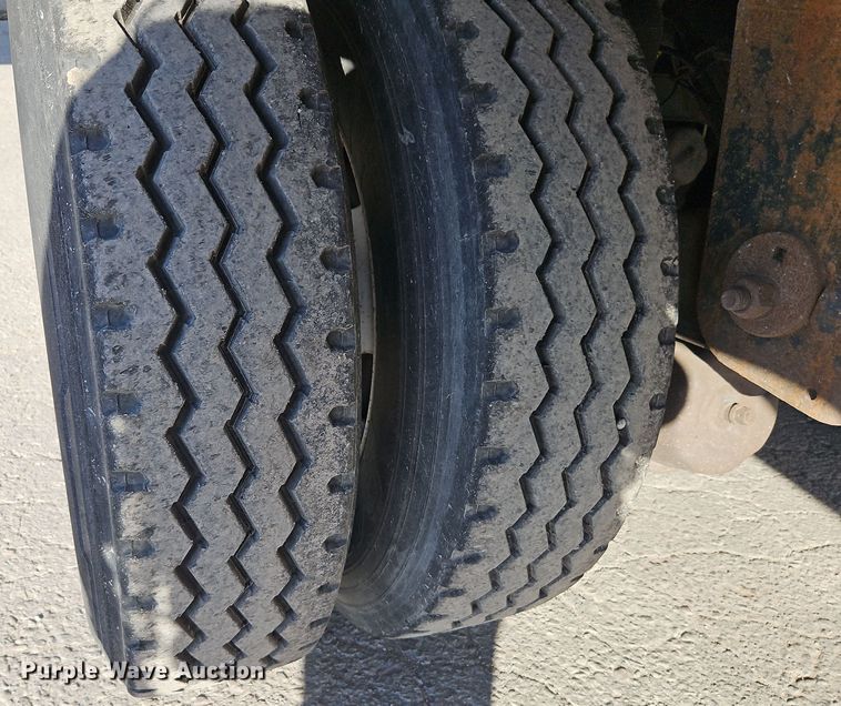 image for item DN7158 2005 Utility VS2RA  refrigerated van trailer